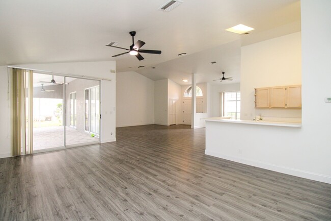 Building Photo - ***ANNUAL UNFURNISHED RENTAL***NEWLY RENOV...