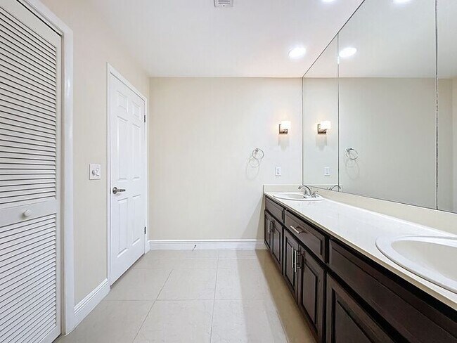 Building Photo - Exquisite Lake County Home with Lake Harris Views