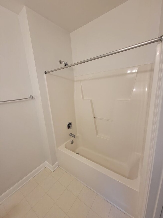 Building Photo - 100-100