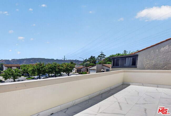 Building Photo - 31076 Via San Vicente