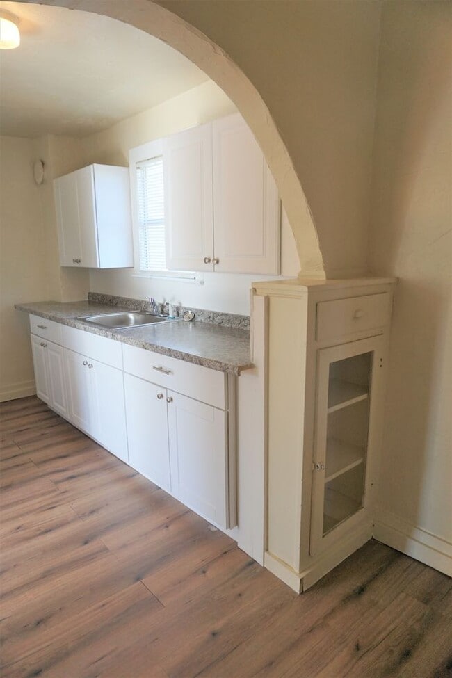 Building Photo - 523 SW 26