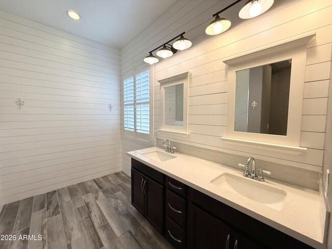 Building Photo - 20618 W Edgemont Ave