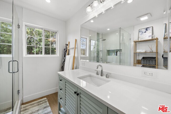 Building Photo - 5656 Penfield Ave
