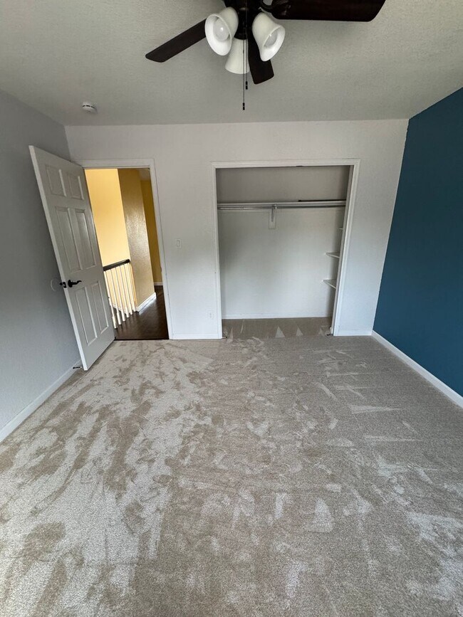 Building Photo - 5 Bedroom Home in Broadmoor Bluffs