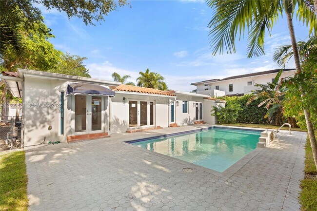 Building Photo - 5614 San Vicente St