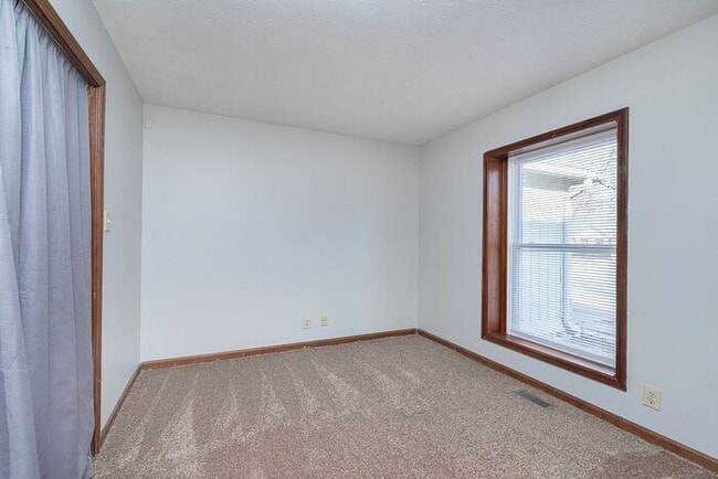 Building Photo - 3 Bedroom 2 Full Bath Ranch in Peaceful Geist Valley Estates