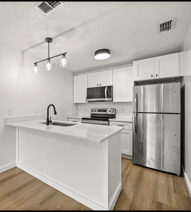 Building Photo - 5305 SE 28th Ln