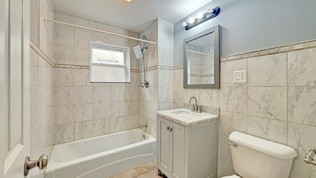 Building Photo - 2308 N Avers Ave