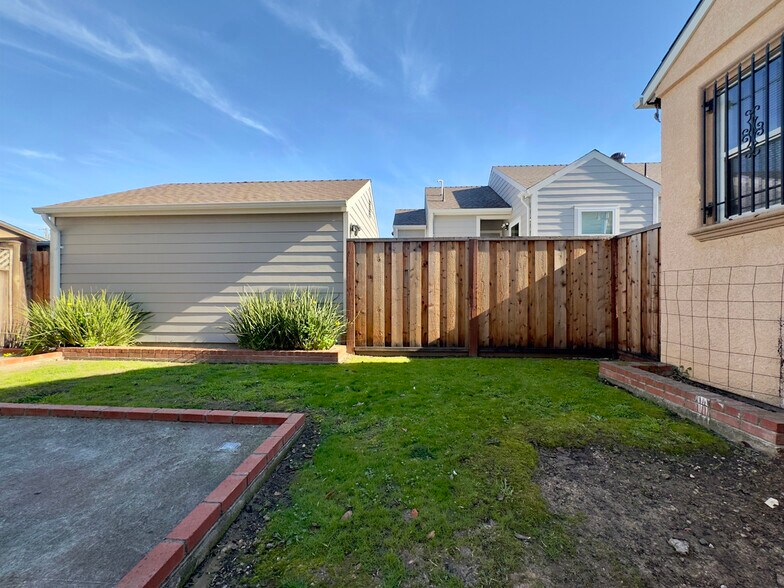 Building Photo - 2307 107th Ave