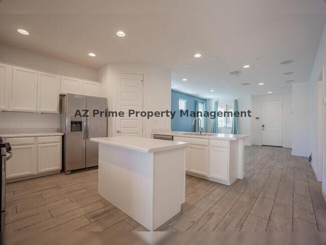 Building Photo - 3719 S 63rd Dr