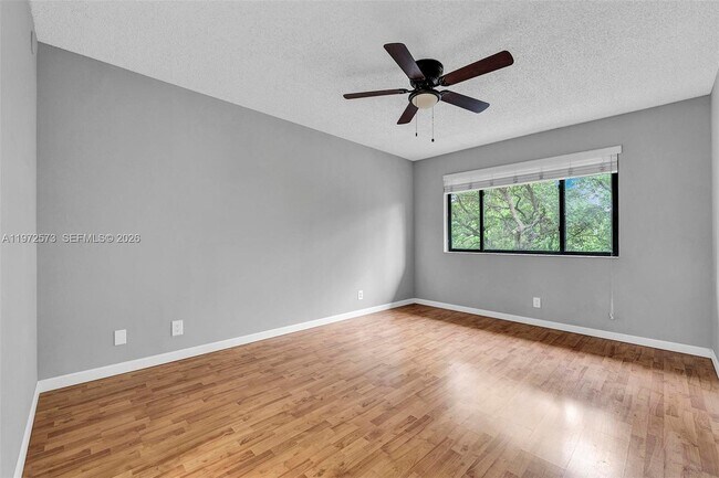 Building Photo - 15575 N Miami Lakeway