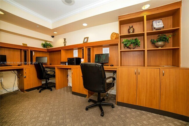 Building Photo - 17150 N Bay Rd