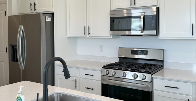 Building Photo - 2154 Tyrone Dr