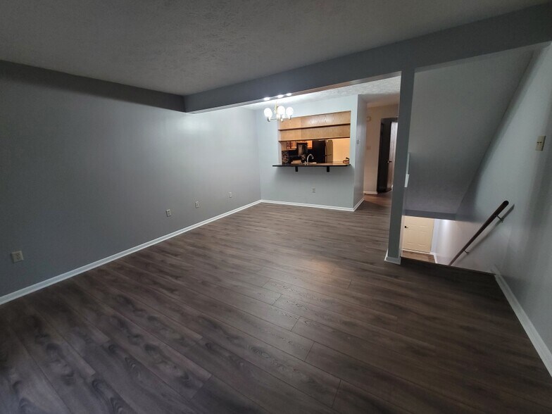 Building Photo - 503 Tyler Dr