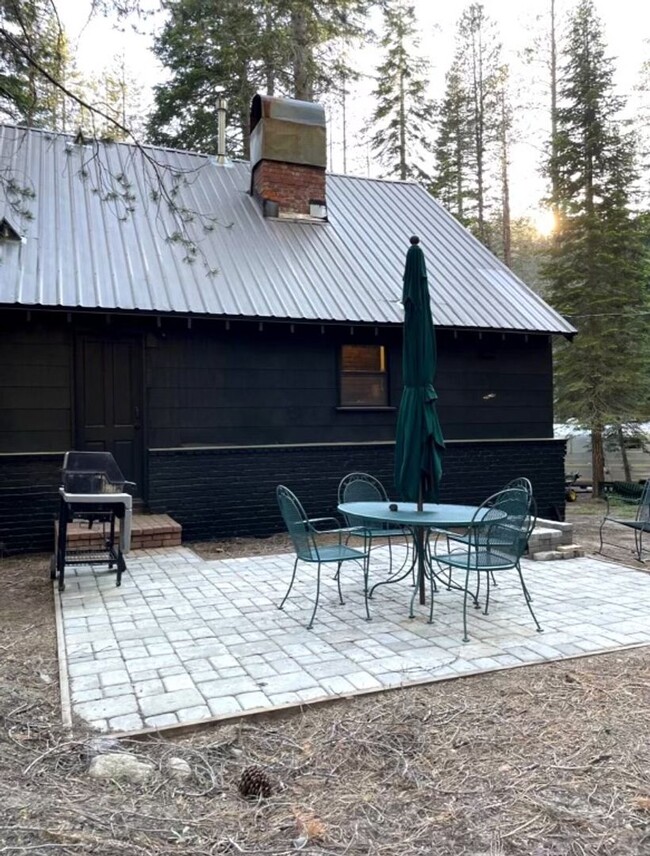 Building Photo - River Cabin