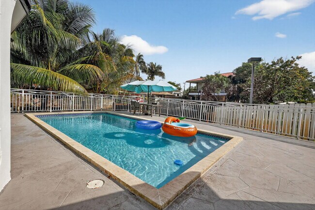 Building Photo - 4540 SW 28th Terrace