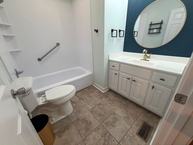 Building Photo - 2 Bedroom 2 Bath Brick rental home in Western Alamance county Fenced Yard 30x40 Garage custom Kit...