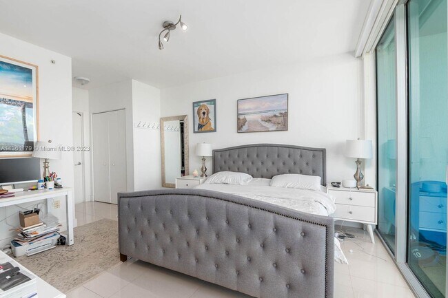 Building Photo - 92 SW 3rd St