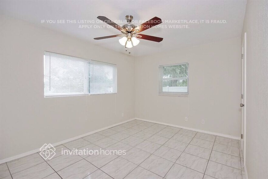 Building Photo - 3253 Little Sound Dr