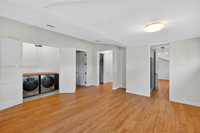 Building Photo - 2330 Overbrook St