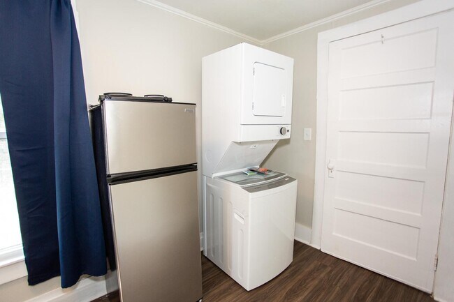 Building Photo - 111 Summit St