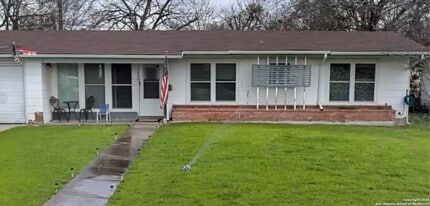 Building Photo - 355 Cresham Dr