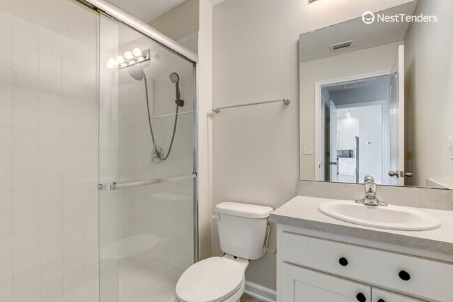 Building Photo - Like New In Nassau Crossing!