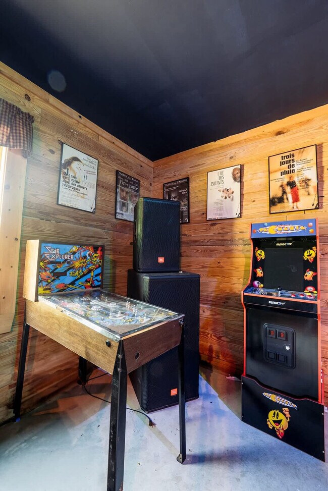 Building Photo - 7223 Ferry Rd