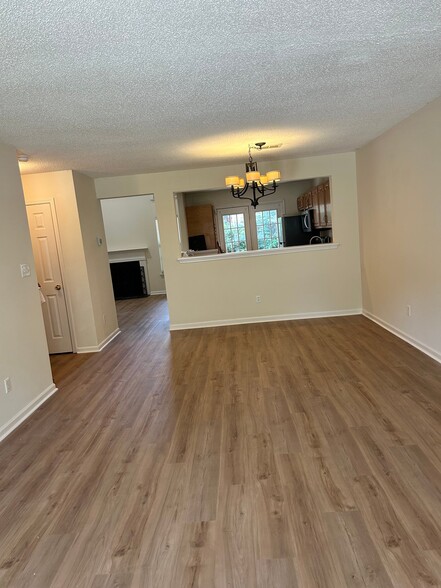 Building Photo - 8825 Scotch Heather Way