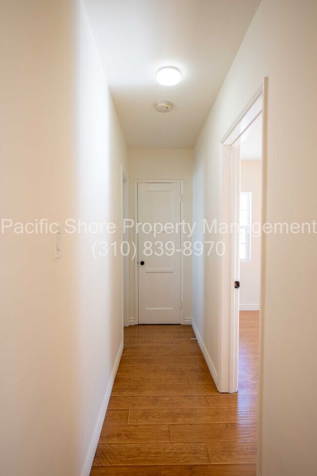 Building Photo - 14220 Gilmore St
