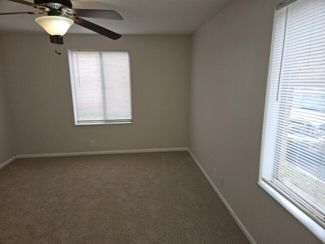 Building Photo - 2601 Hillsboro Pike