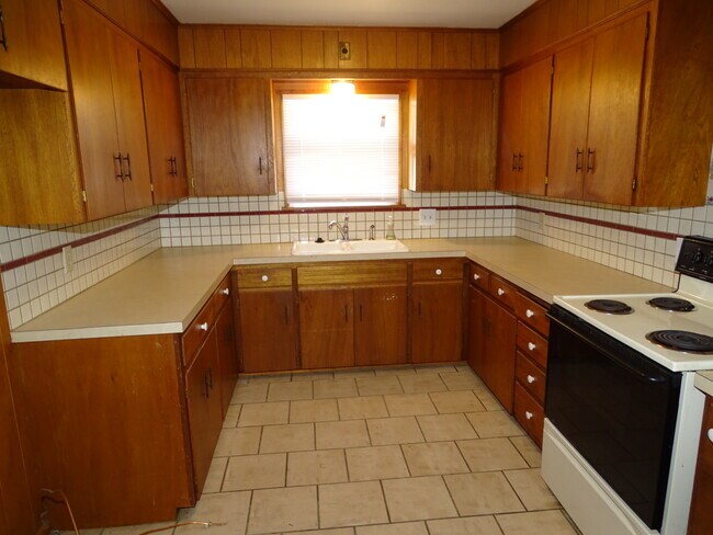 Building Photo - 4829 S Lawton Ave