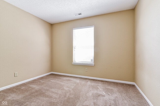 Building Photo - 2736 Woodfield Blvd