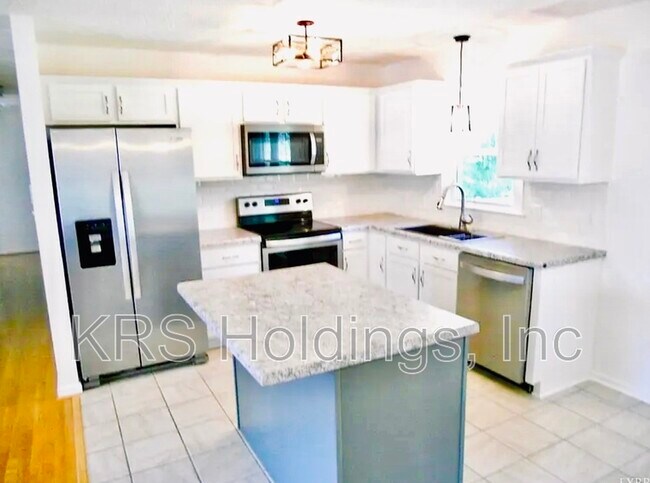 Building Photo - 1121 Sheffield Dr