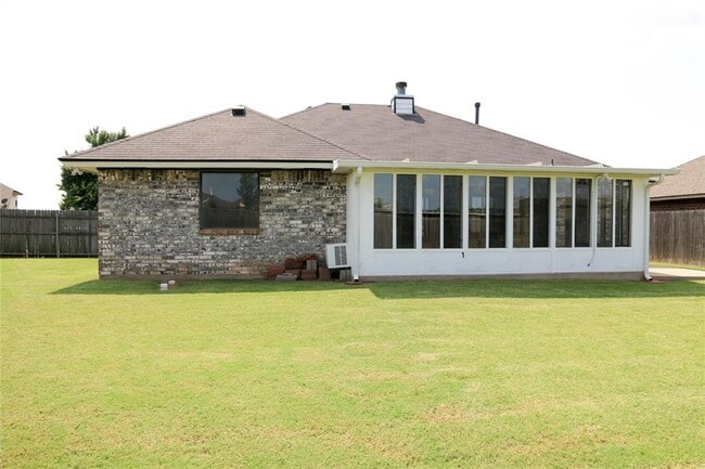 Building Photo - 13000 S Robinson Ave