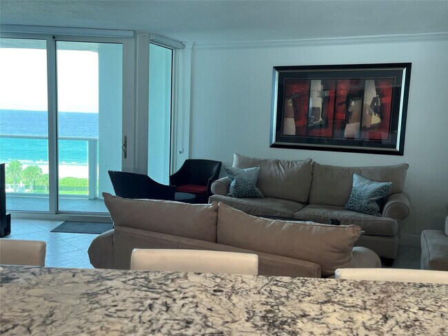 Building Photo - 333 NE 21st Ave