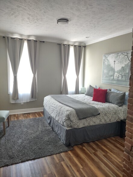 Building Photo - 3144 Woodbine Ave