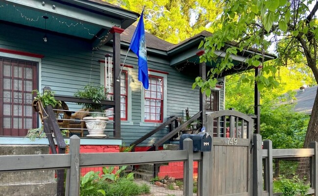 Building Photo - Historic Mechanicsville Home