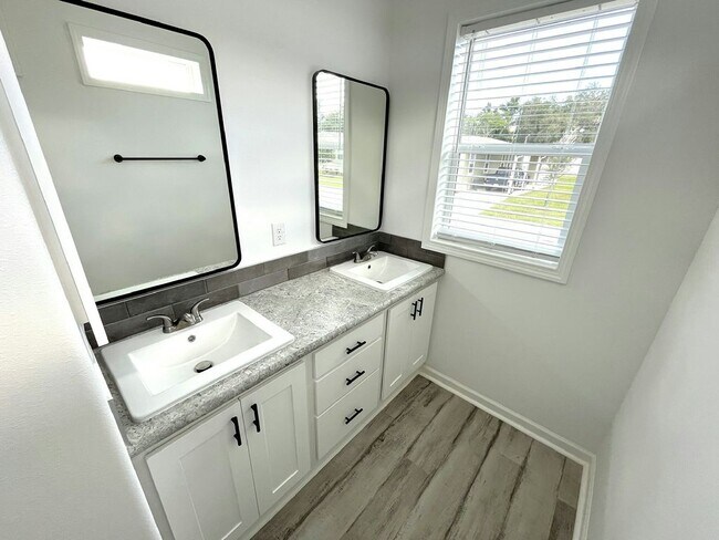 Building Photo - 5364 Bahia Wy