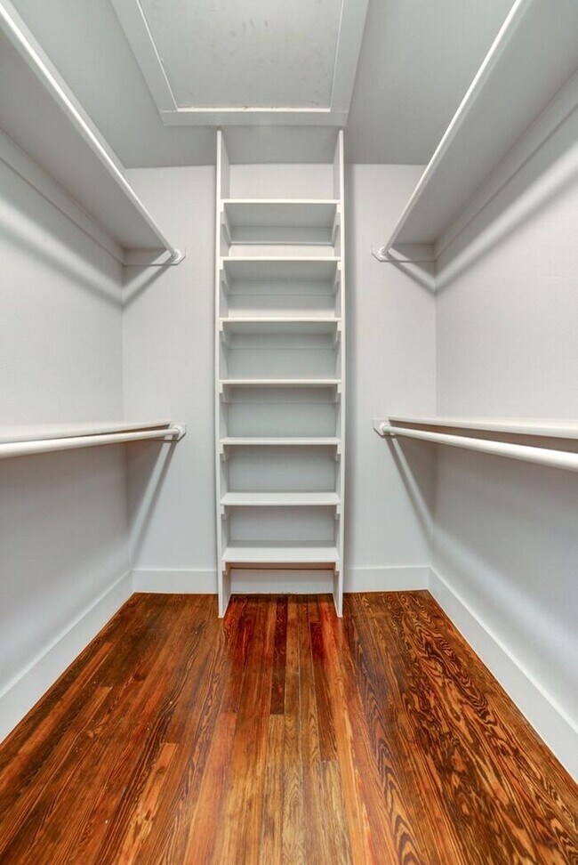 Building Photo - MOVE-IN SPECIAL!! | $1,000 Credit When You...