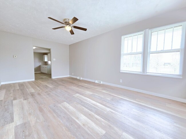 Building Photo - 1517 Elwood Ave