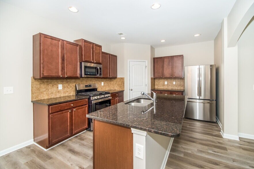 Building Photo - 5163 Rapahoe Trail