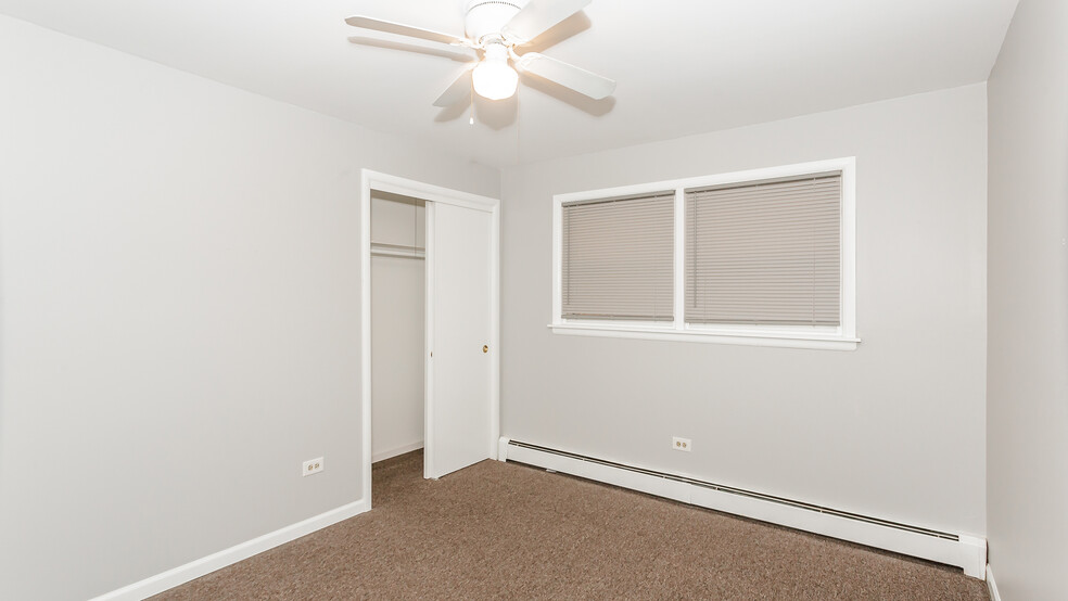 Building Photo - 5940 S Kilbourn Ave