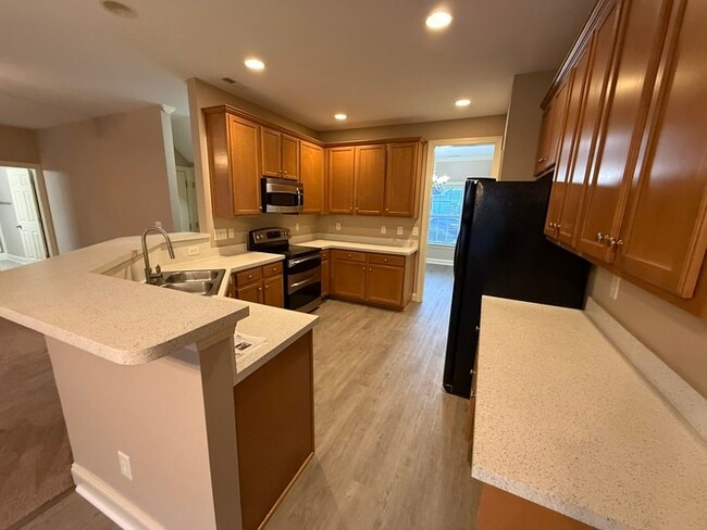 Building Photo - HUGE 5 Bedroom 3 Stroy Home with Fenced in...