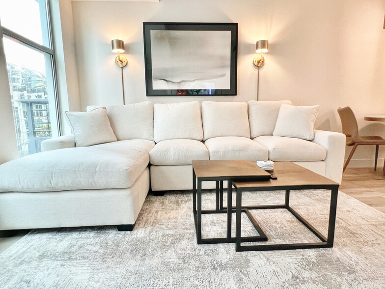 Building Photo - 425 W Beech St