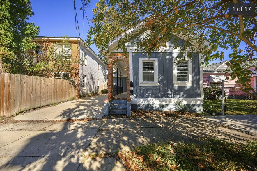 Primary Photo - 208 Line St