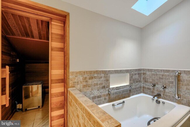 Building Photo - 2101 Tufton Ave