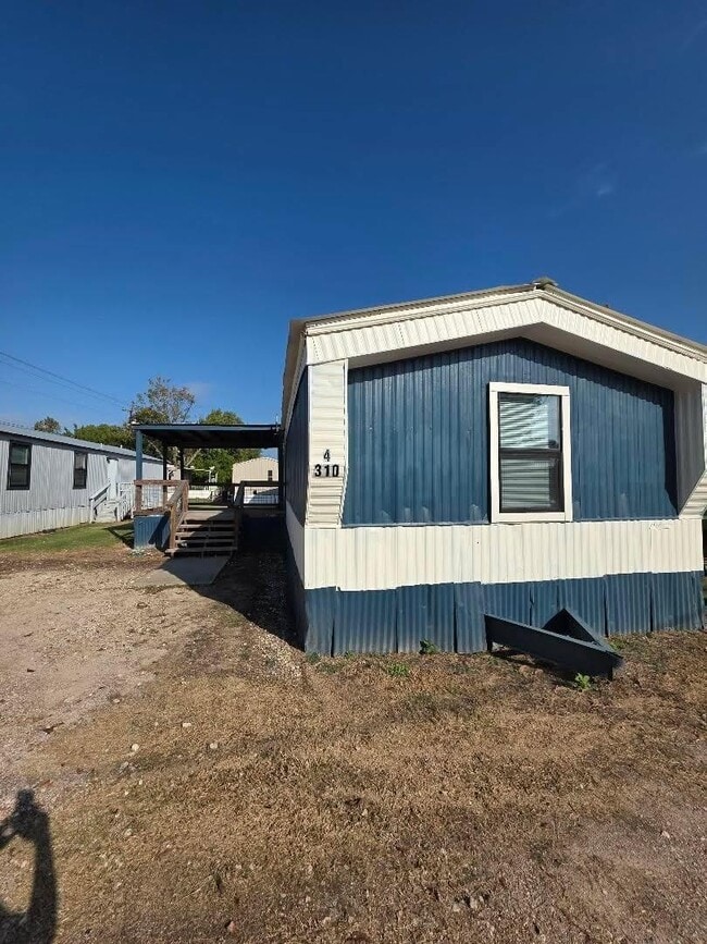 Building Photo - 310 Paddock St