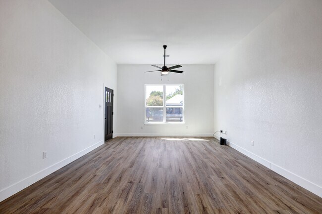 Building Photo - 2425 Monterey St