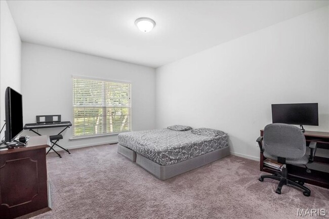 Building Photo - Stunning 3-bedroom, 2.5-bathroom home offe...